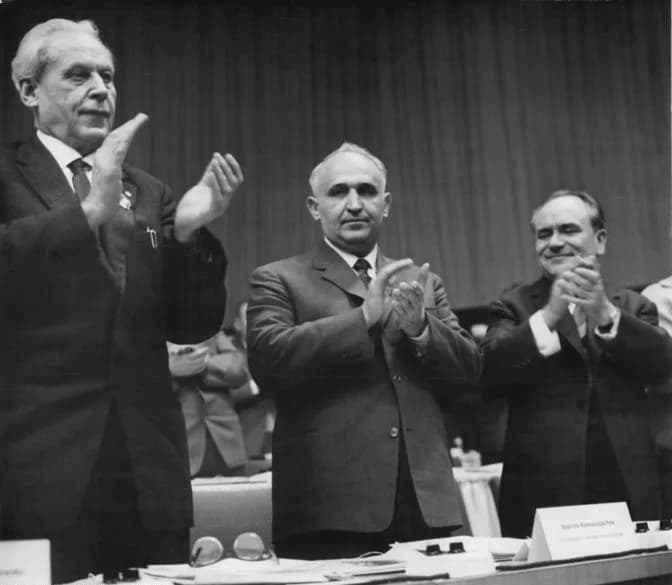 Todor Zhivkov - For documentary purposes the German Federal Archive often retained the original image captions, which may be erroneous, biased, obsolete or politically extreme. Zentralbild Kollektiv 1