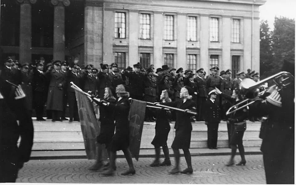 Vidkun Quisling - 1942/09/25-27.
RA/RAFA-3309/U 41A/6 /41-6-15
img323
NS holdt til sammen 7 partilandsmøter i 30-årene, men i løpet av perioden 1940-1945 ble det holdt bare ett riksmøte, 8. riksmøte i