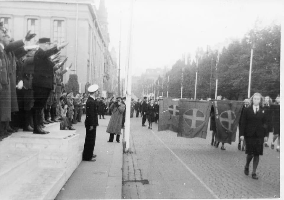 Vidkun Quisling - 1942/09/25-27.
RA/RAFA-3309/U41A/6 /41-6-10
img318
NS holdt til sammen 7 partilandsmøter i 30-årene, men i løpet av perioden 1940-1945 ble det holdt bare ett riksmøte, 8. riksmøte i 