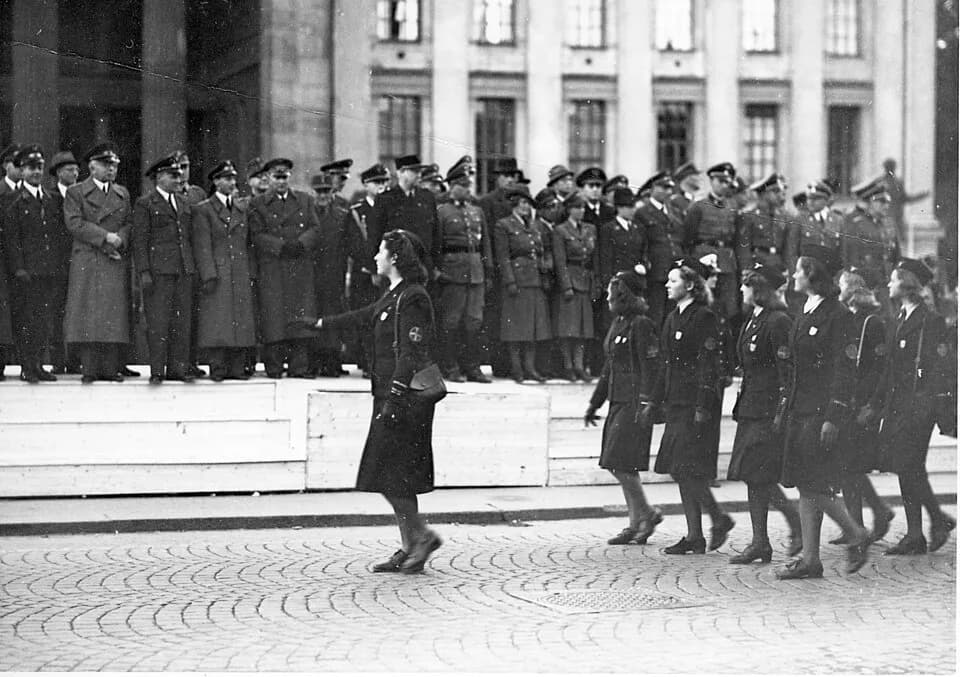 Vidkun Quisling - 1942/09/25-27.
RA/RAFA-3309/U 41A/6 /41-6-17
img326
NS holdt til sammen 7 partilandsmøter i 30-årene, men i løpet av perioden 1940-1945 ble det holdt bare ett riksmøte, 8. riksmøte i