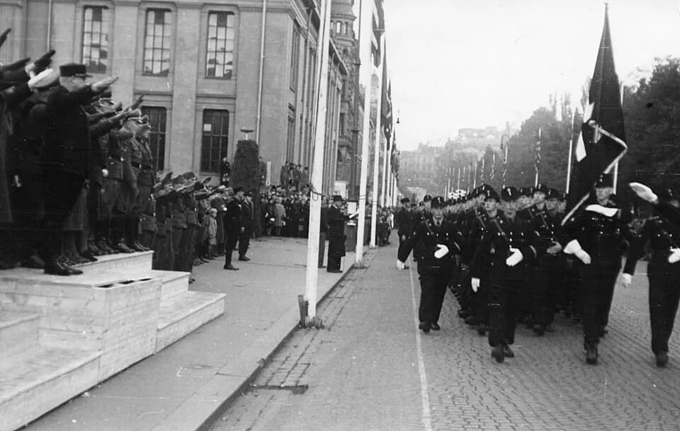 Vidkun Quisling - 1942/09/25-27.
RA/RAFA-3309/U 41A/6 /41-6-9
img317
NS holdt til sammen 7 partilandsmøter i 30-årene, men i løpet av perioden 1940-1945 ble det holdt bare ett riksmøte, 8. riksmøte i 