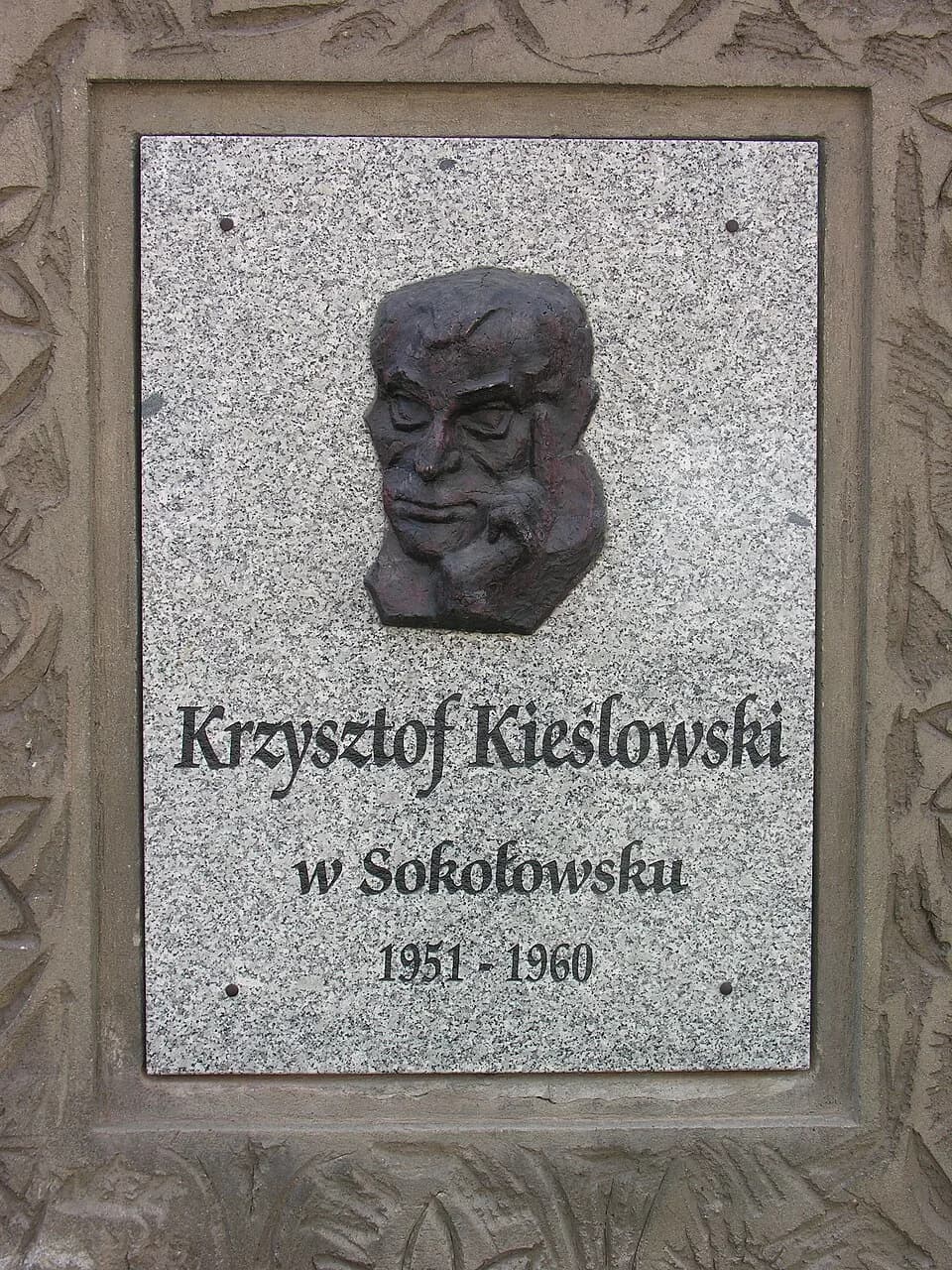 Krzysztof Kieślowski - Tablica ku czci Krzysztofa Kieślowskiego w Sokołowsku