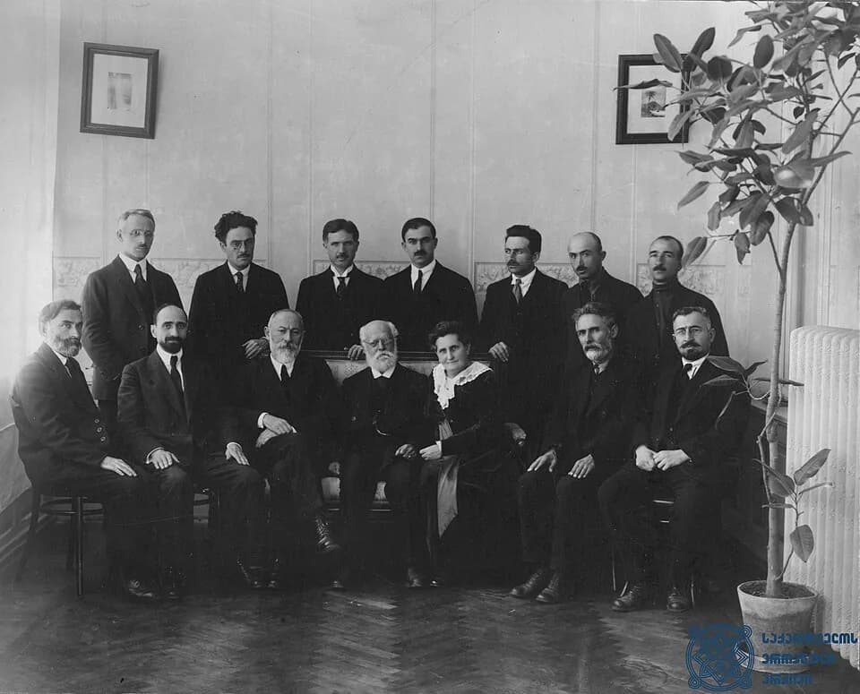 Karl Kautsky - Karl Kautsky with the Georgian Social-Democrats, Tbilisi, 1920. In the first row: S. Devdariani, Noe Ramishvili, Noe Zhordania, Karl Kautsky and his wife Luise Kautsky, S. Jibladze, R.