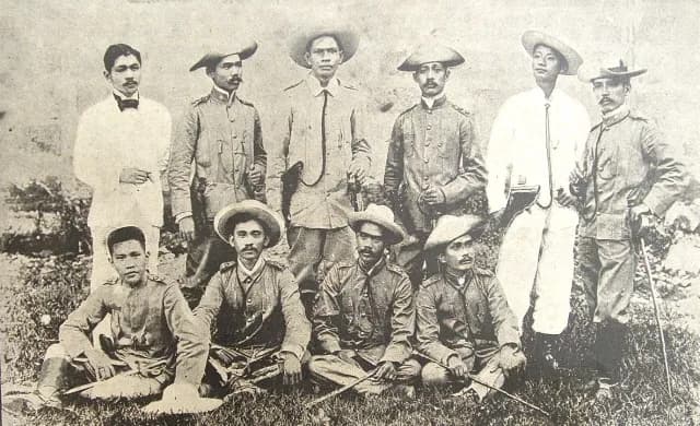 Emilio Aguinaldo - Emilio Aguinaldo's aides wearing rayadilloRayadillo  and white drill military uniforms.
