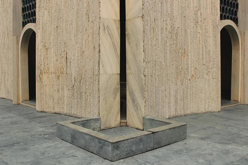 Zakir Husain - angle view of the mausoleum
