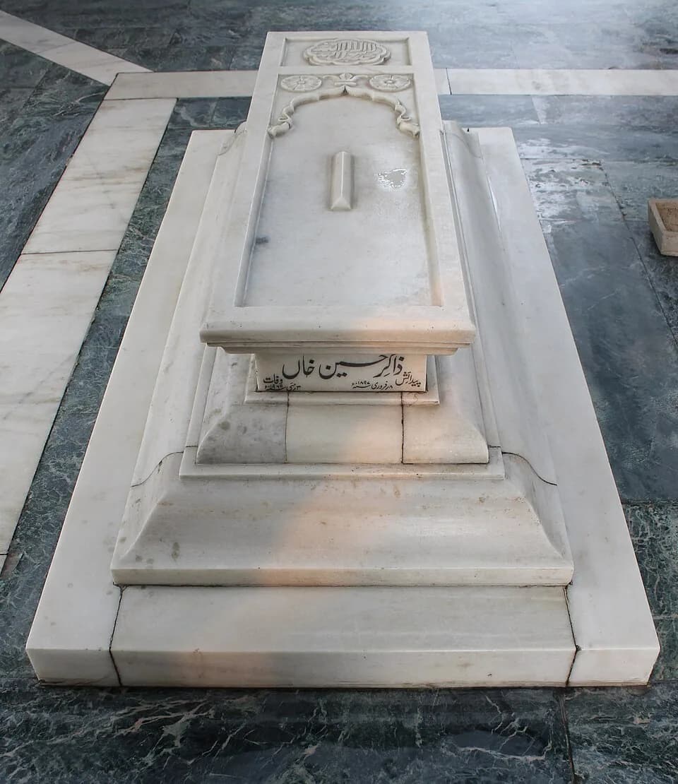 Zakir Husain - the grave of zakir husain