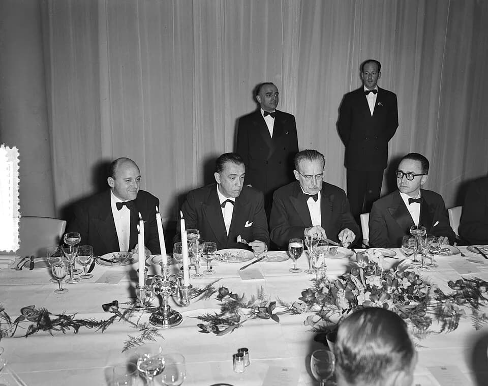 Juscelino Kubitschek - Collectie / Archief : Fotocollectie Anefo
Reportage / Serie : [ onbekend ]
Beschrijving : Bezoek president Brazilie Kubitschek
Datum : 10 januari 1956
Locatie : Brazilië
Trefwoo