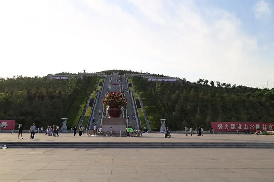Hua Guofeng - Tomb of Hua Guofeng in Jiaocheng, Shanxi province. See from the bottom to top