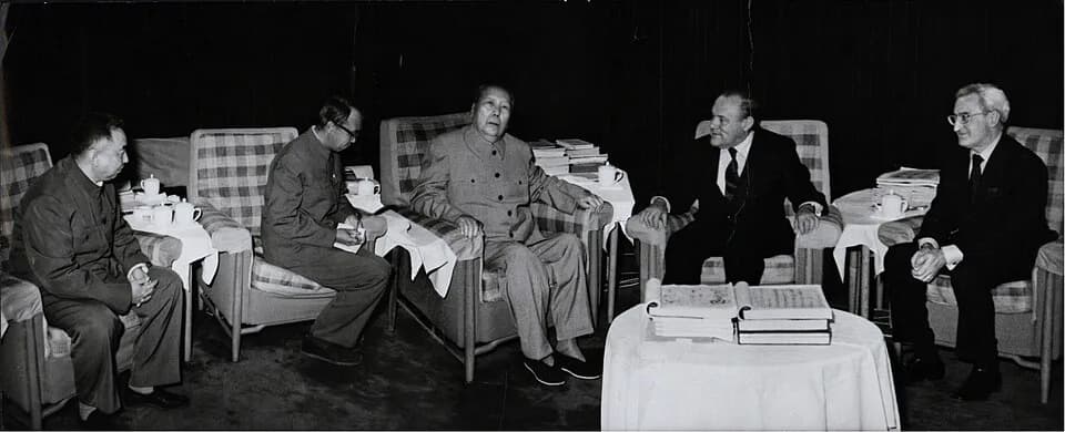 Hua Guofeng - China - Itsinhua photograph of April 1976 showing Prime Minister of New Zealand Robert Muldoon meeting Chairman of the Chinese Communist Party Mao Zedong / Mao Tse-tung in Beijing / Peki
