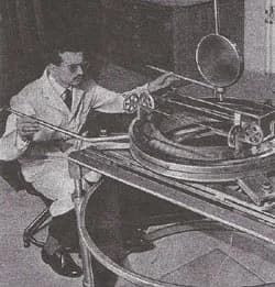 Maurice Allais - Jacques Bourgeot operating the Allais paraconical pendulum.