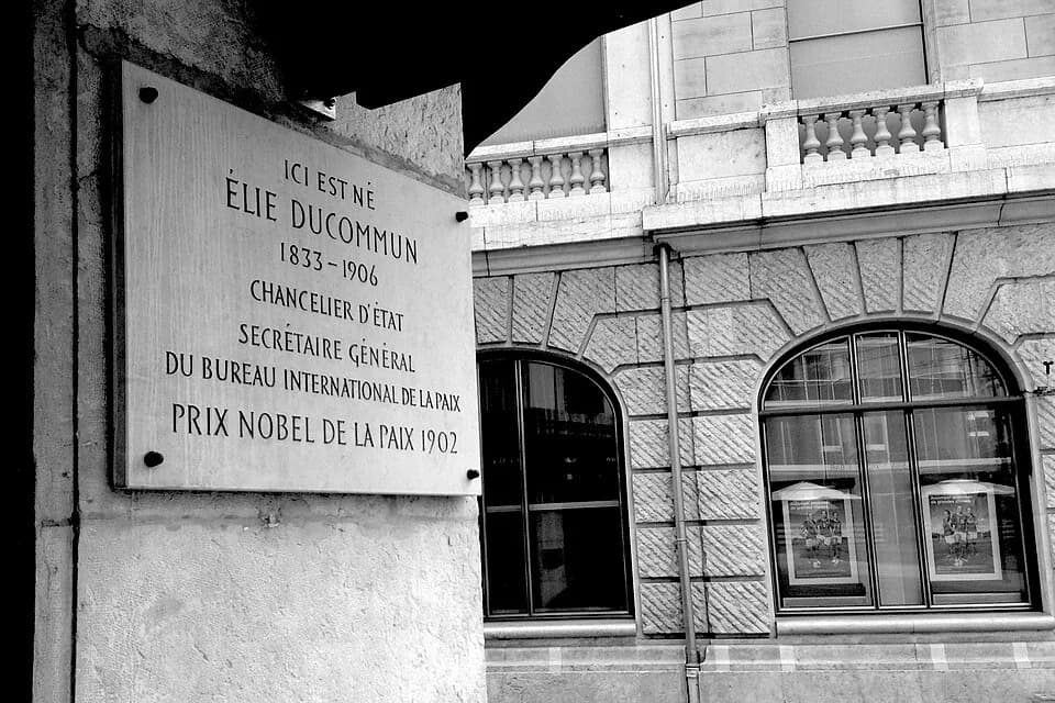 Élie Ducommun - Plaque commémorative sur la maison de naissance d'Elie Ducommun, Rue de Coutance (Genève)