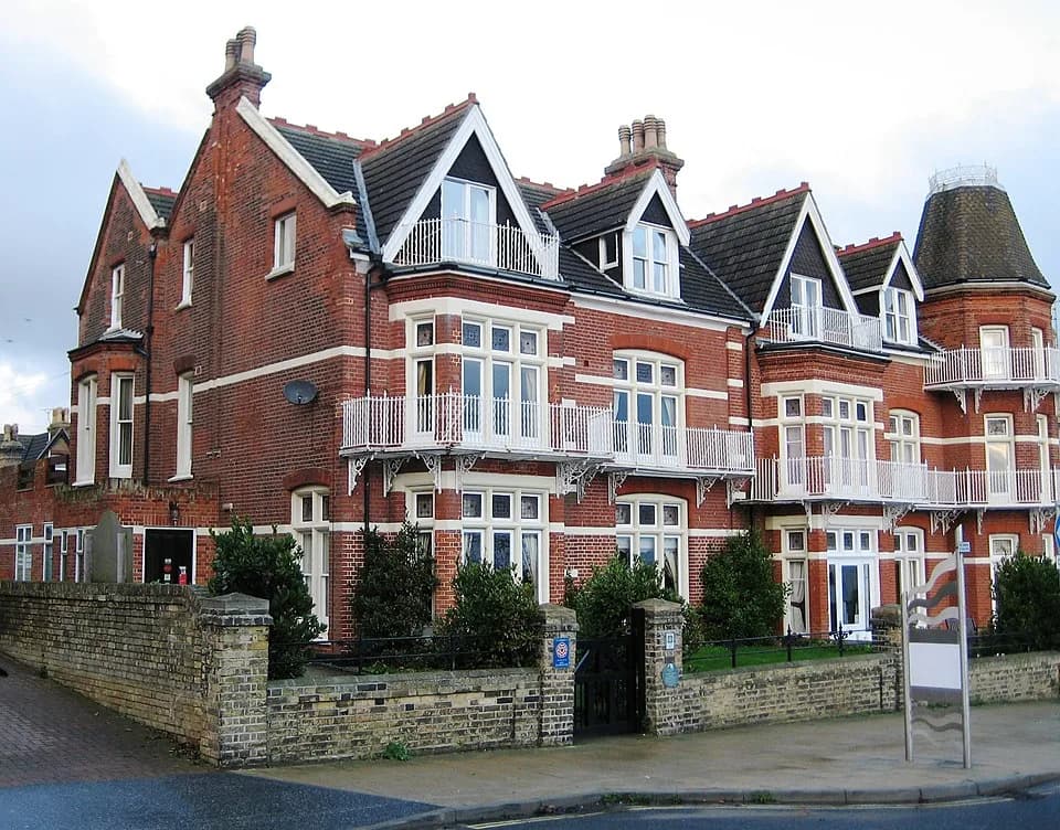 Benjamin Britten - Britten House, on Cliff Road, Lowestoft, was the birthplace of the composer Benjamin Britten. The house is now a Bed &amp; Breakfast.