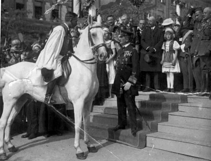 Miklós Horthy - Horthy Pécsett 1921 őszén