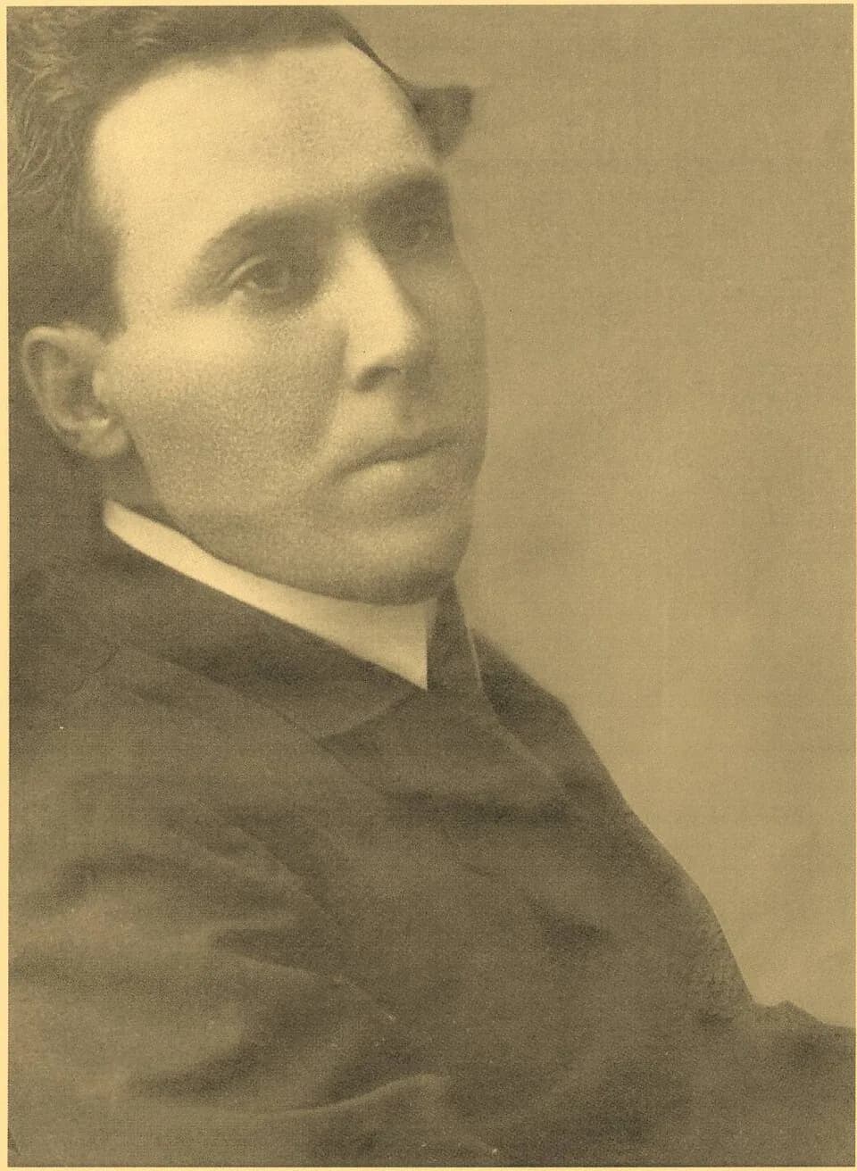 Antonio Machado - Antonio Machado Ruiz hacia 1909-1910. Fondos del Museo Nacional del Teatro (Almagro, España). Trabajo de limpieza de la exposición a cargo del servicio de documentalistas del Museo.