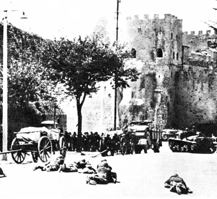 Pietro Badoglio - Grenadiers during the defense of Rome at Porta San Paolo 9 September 1943
