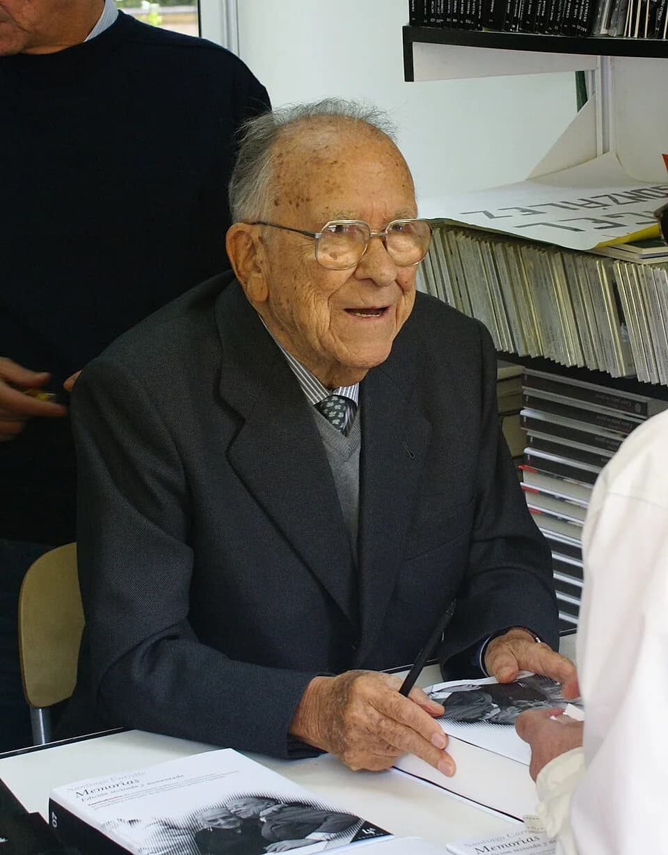 Dolores Ibárruri - Santiago Carrillo firmando en la Feria del Libro de Madrid en 2006