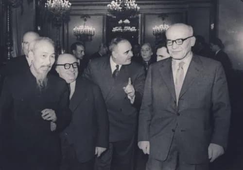Dolores Ibárruri - 1955 Chivu, Ho Si Min, M. Rakosi, Dej, Dolores Ibaruri, Gomulka La Moscova.JPG
