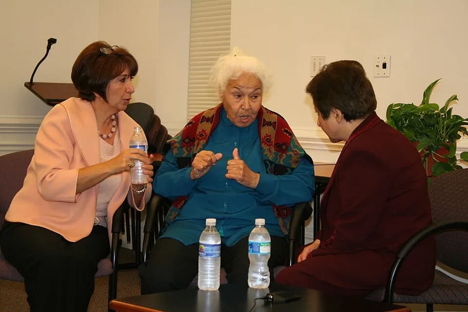 Nawal El Saadawi - Shirin Ershadi, Shirin Ebadi and Nawal el-Saadawi
شيرين عبادي مع نوال السعداوي بجامعة ديوك