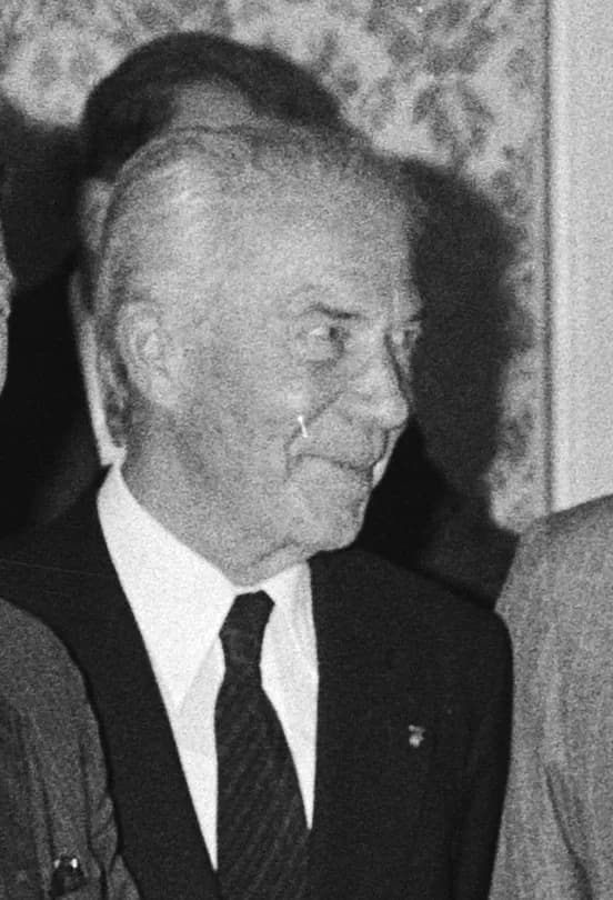Christian de Duve - Collectie / Archief : Fotocollectie Anefo
Reportage / Serie : Koningin Beatrix ontvangt Nobelprijswinnaars
Beschrijving : koninginnen, onderscheidingen, Beatrix (koningin Nederland