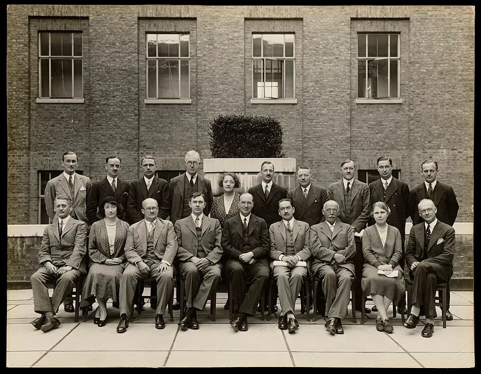 Arthur Harden - Group photograph including Mellanby

Archives &amp; Manuscripts