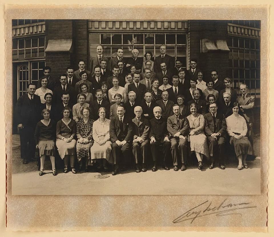 Arthur Harden - Group photograph of members of the Lister Institute in London (1933) seated and standing outside the Instutute building. Names are provided separately (see image L0068568)
File:Lister 