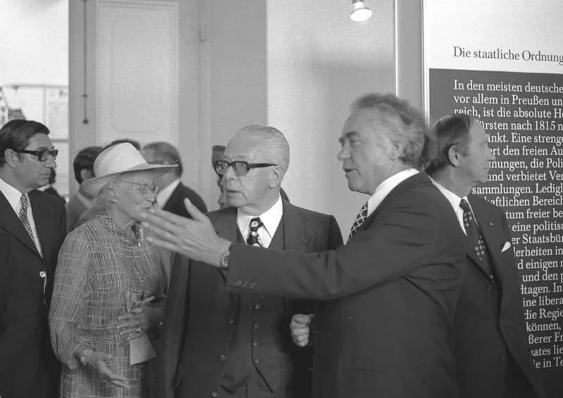 Gustav Heinemann - Bundesarchiv Bild 146-1974-177-29, Rastatt, Einweihung Erinnerungsstätte.jpg
