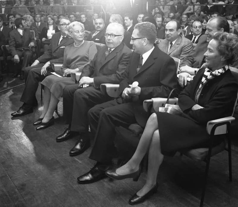 Gustav Heinemann - For documentary purposes the German Federal Archive often retained the original image captions, which may be erroneous, biased, obsolete or politically extreme. Erste Sitzung des De