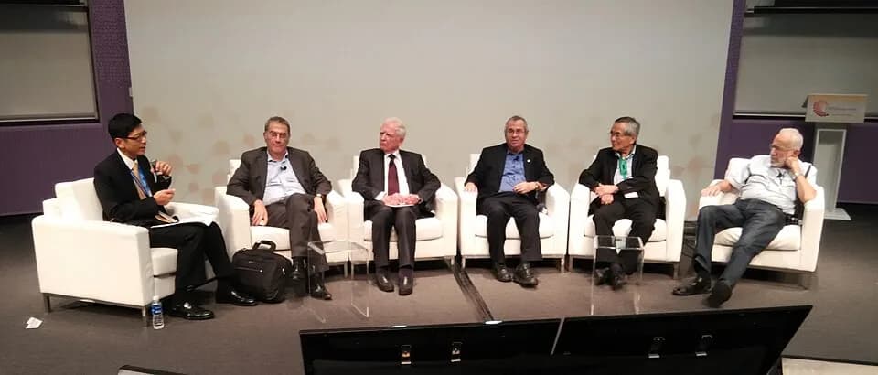 Ei-ichi Negishi - Panel Discussion at the Global Young Scientists Summit (GYSS@one-north, Singapore, 17-22 January 2016). From left to right: Prof. Tan Chorh Chuan (moderator), Prof. Serge Haroche, Pr