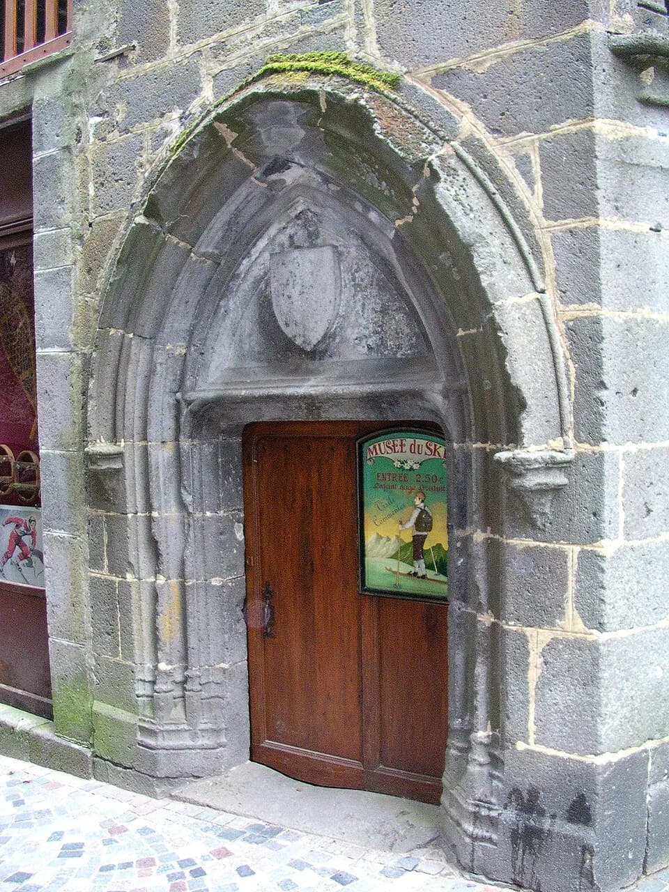 Margaret of Valois - Besse-et-Saint-Anastaise (Puy-de-Dôme, France), a door