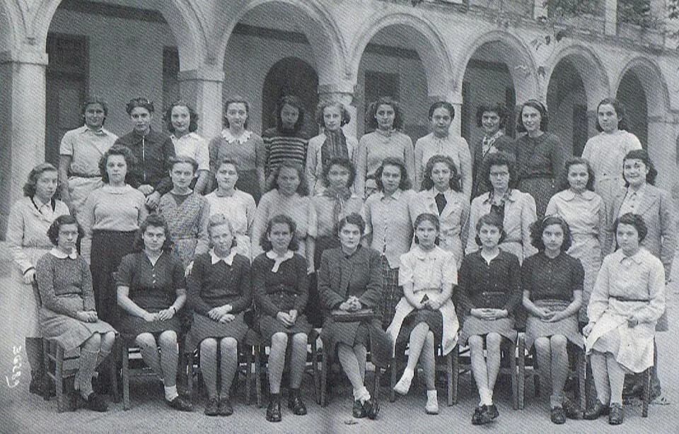 Simone Veil - Année scolaire 1941-1942 - Classe de 2e AA'1 avec Simone Veil-Jacob en haut à gauche
