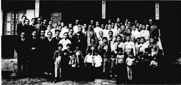 Yun Po-sun - 61st Birthday was Lee Beom-suk, was Yun Bo-seon(4th President of South Korea)s mother. wife of Yun Chi-so. Chi-so was Yun Chi-ho's cousin.