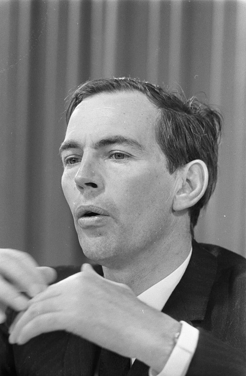 Christiaan Barnard - Collectie / Archief : Fotocollectie Anefo
Reportage / Serie : [ onbekend ]
Beschrijving : Aankomst Dr. Chris Barnard op Schiphol. Hier tijdens persconferentie
Datum : 8 mei 1968
T