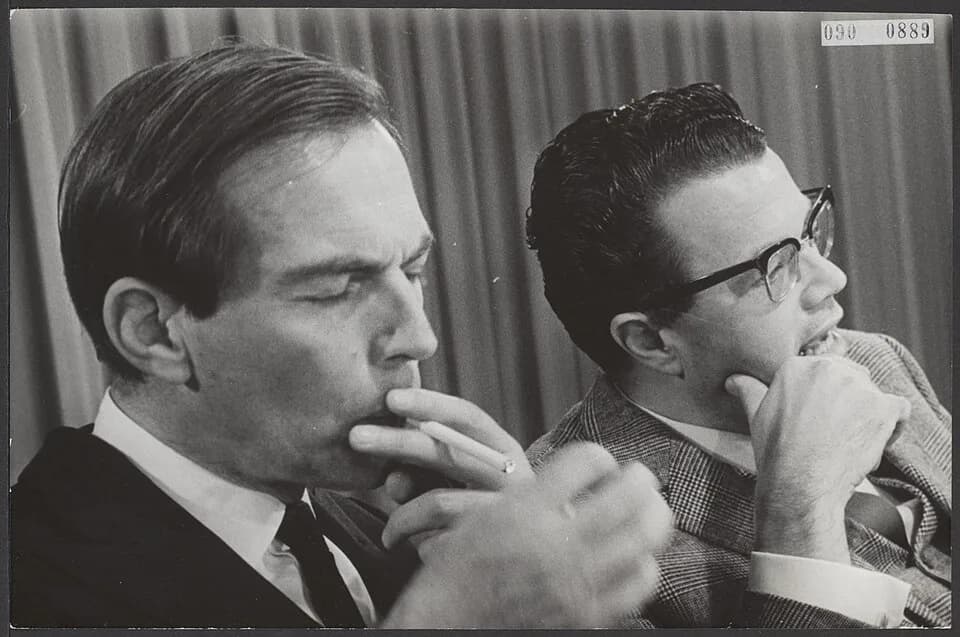 Christiaan Barnard - Collectie / Archief : Fotocollectie Elsevier
Reportage / Serie : [ onbekend ]
Beschrijving : bezoeken, artsen, persconferenties, Barnard Ch., Greep J.M.
Datum : 20 augustus 1968
L