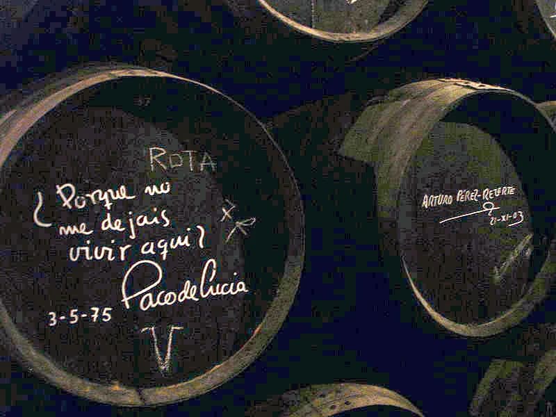 Paco de Lucía - Barriles de Jerez firmados por Paco de Lucía y Arturo Pérez Reverte