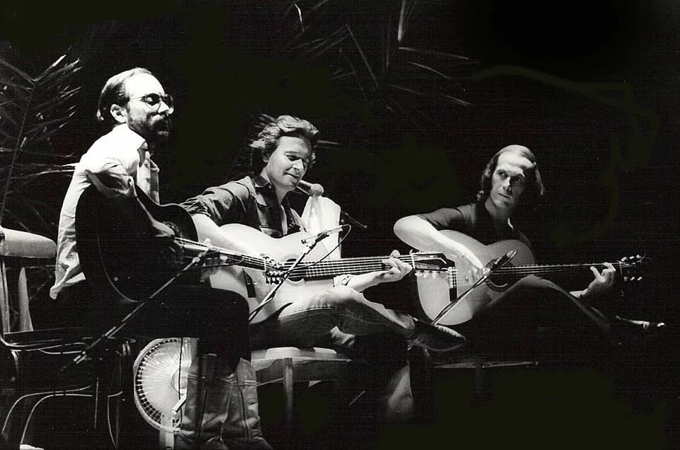 Paco de Lucía - Photographer: F. Antolín Hernandez
Para Nunca Jamás <a href="https://www.flickr.com/photos/mundofinito/">flickr.com/photos/mundofinito/</a>
John McLaughlin, Al Di Meola, an
