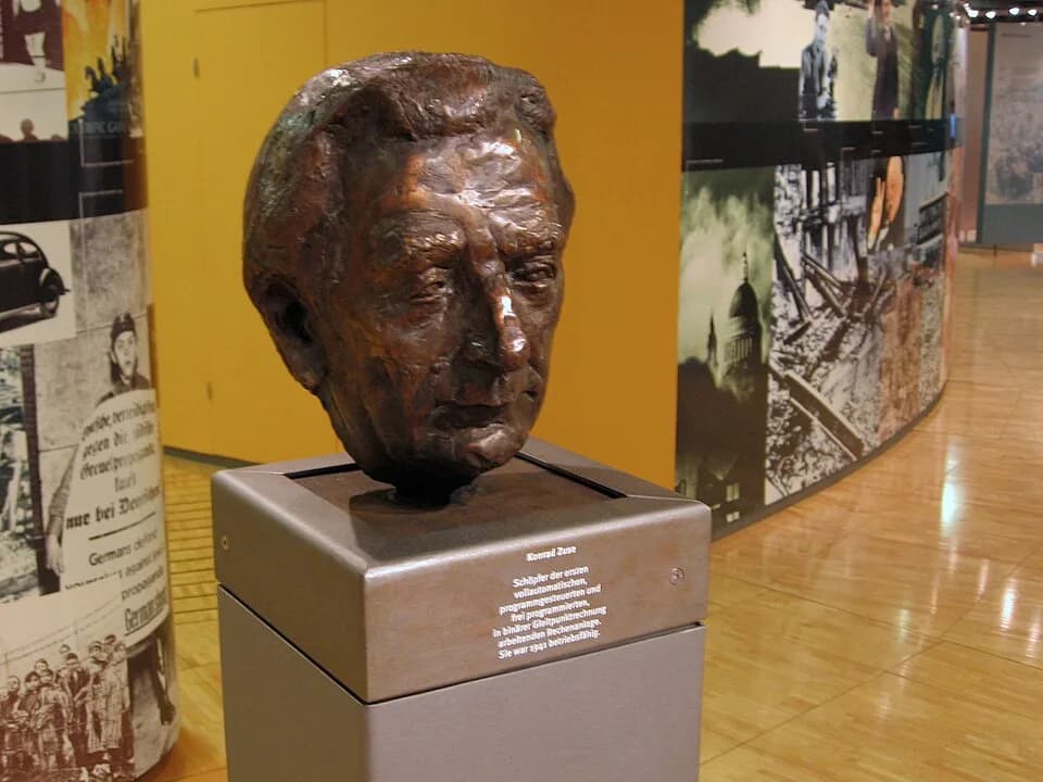 Konrad Zuse - Paderborn. Heinz Nixdorf MuseumForum. Büste von Konrad Zuse.