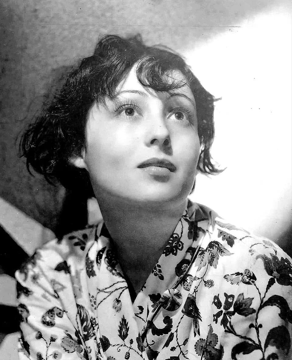 Luise Rainer - Photo of actress Luise Rainer.