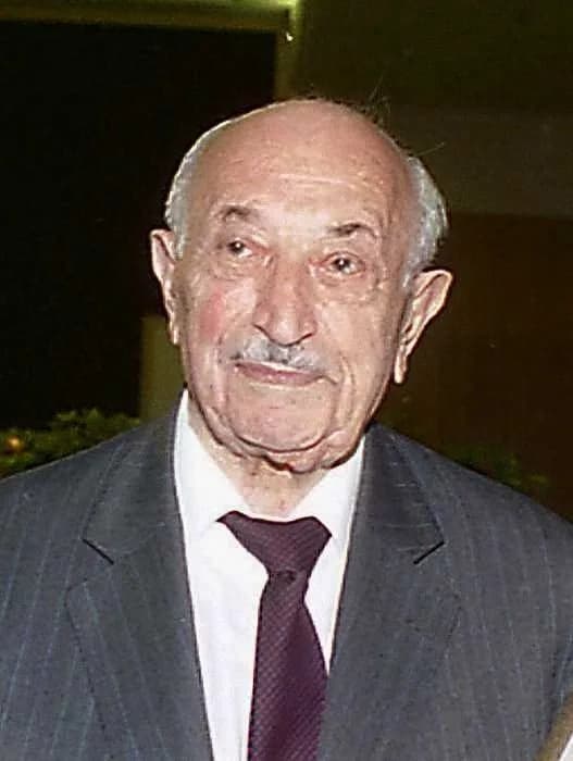 Simon Wiesenthal - Nazi hunter en:Simon Wiesenthal during meeting (event).