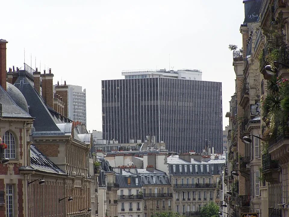Pierre-Gilles de Gennes - Distant view, from rue Claude-Bernard, of the École nationale de physique, chimie et biologie de Paris (ENCPB)