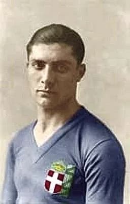 Giuseppe Meazza - Giuseppe Meazza agli esordi con la nazionale a 20 anni.