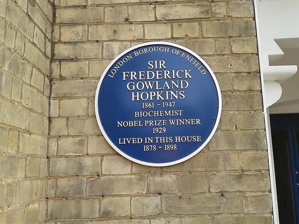 Frederick Hopkins - Sir Frederick Gowland Hopkins plaque in Enfield