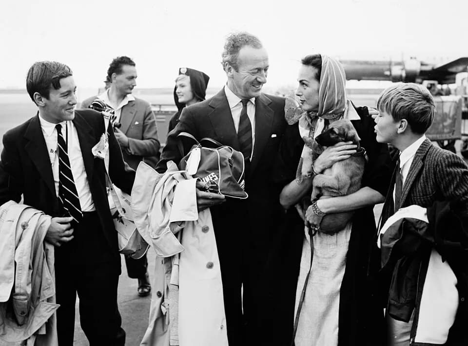 David Niven - David Niven and Hjördis Genberg with family. 1958-08-05 at Kastrup Airport CPH, Copenhagen.