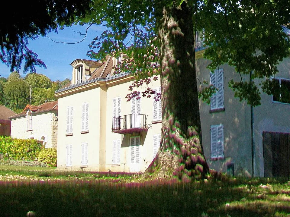 Gérard Philipe - La maison qu'habita le comédien Gérard Philipe de 1954 jusqu'à sa mort en 1959, près de l'Oise, ruelle du port de Gency.