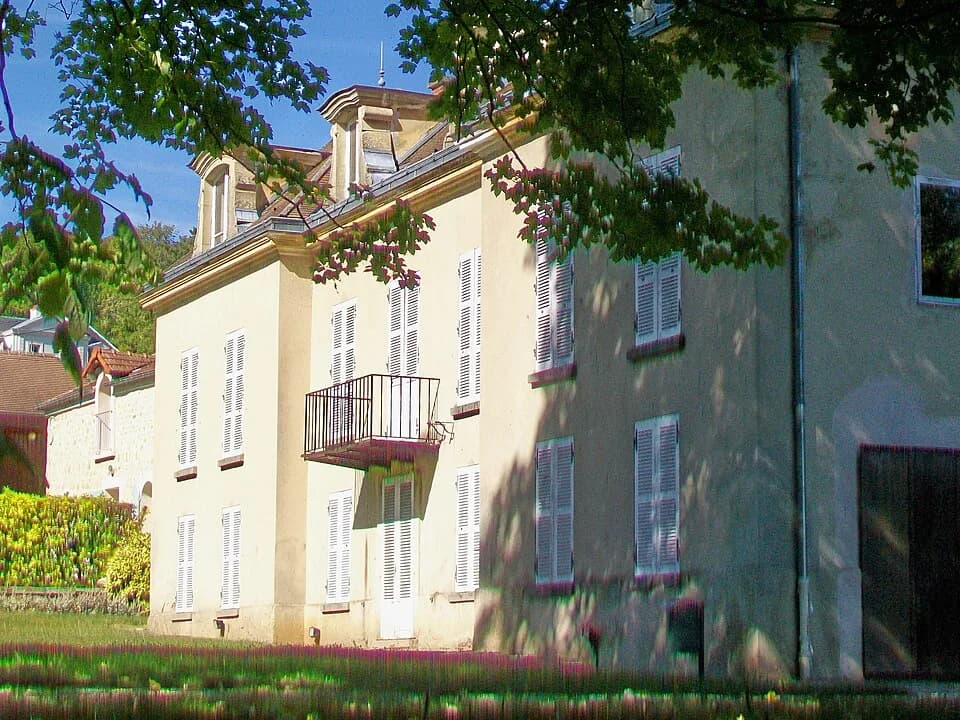 Gérard Philipe - La maison qu'habita le comédien Gérard Philipe de 1950 jusqu'à sa mort en 1959, près de l'Oise, ruelle du port de Gency.