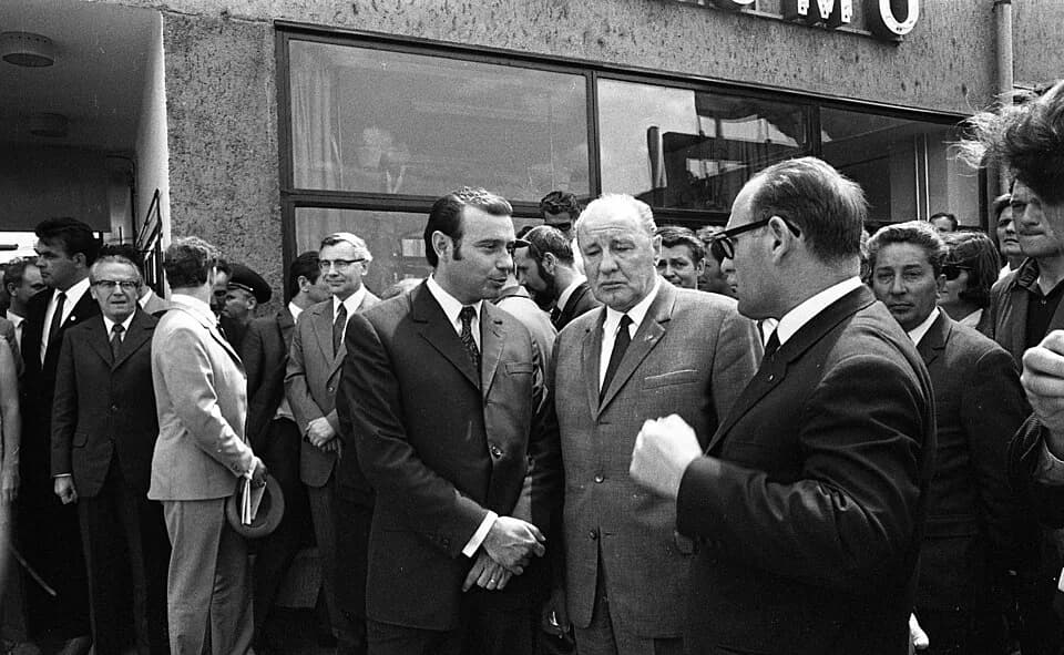 János Kádár - a Gagarin Hőerőmű avatási ünnepsége. Elől középen Kádár János, balra dr. Szekér Gyula nehézipari miniszter.