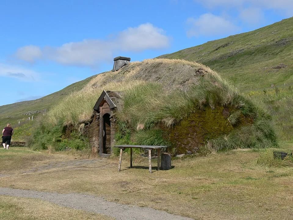 Erik the Red - Eiríksstaðir. Reconstructed farm building from the outside.