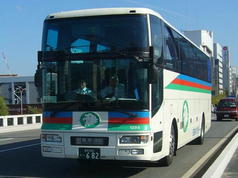Osamu Tezuka - 登録番号：練馬200か・682
西武バス(Seibu bus)練馬営業所所属
高速用車両（各系統で共通運用）
日産ディーゼル・スペースウィング KL-RA552RBN