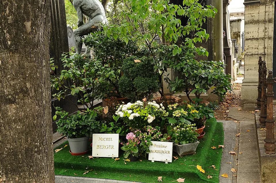 France Gall - Grave of the french composer and singer Michel Berger in the Cimetière of Montmartre,  Paris 18th district France.