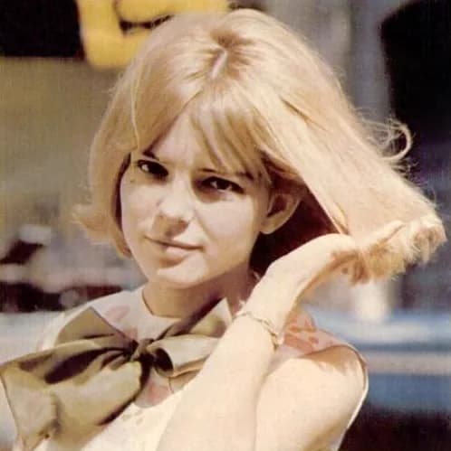 France Gall - Trade ad for France Gall's single "A Lonely Singing Doll".To better adapt it to his respective Wikipedia article, the ad was cropped and cleaned in a graphics editing program. The origin