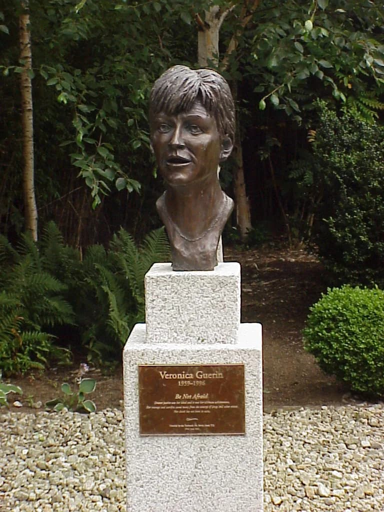 Veronica Guerin - Veronica Guerin, Statue im Park des Dublin Castles